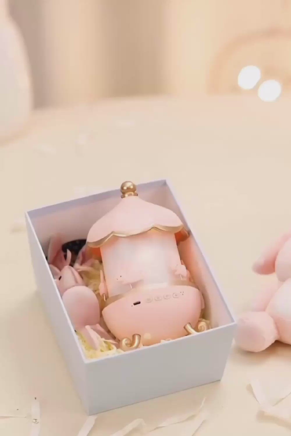 Gift box: 360° immersive night light + plush toy