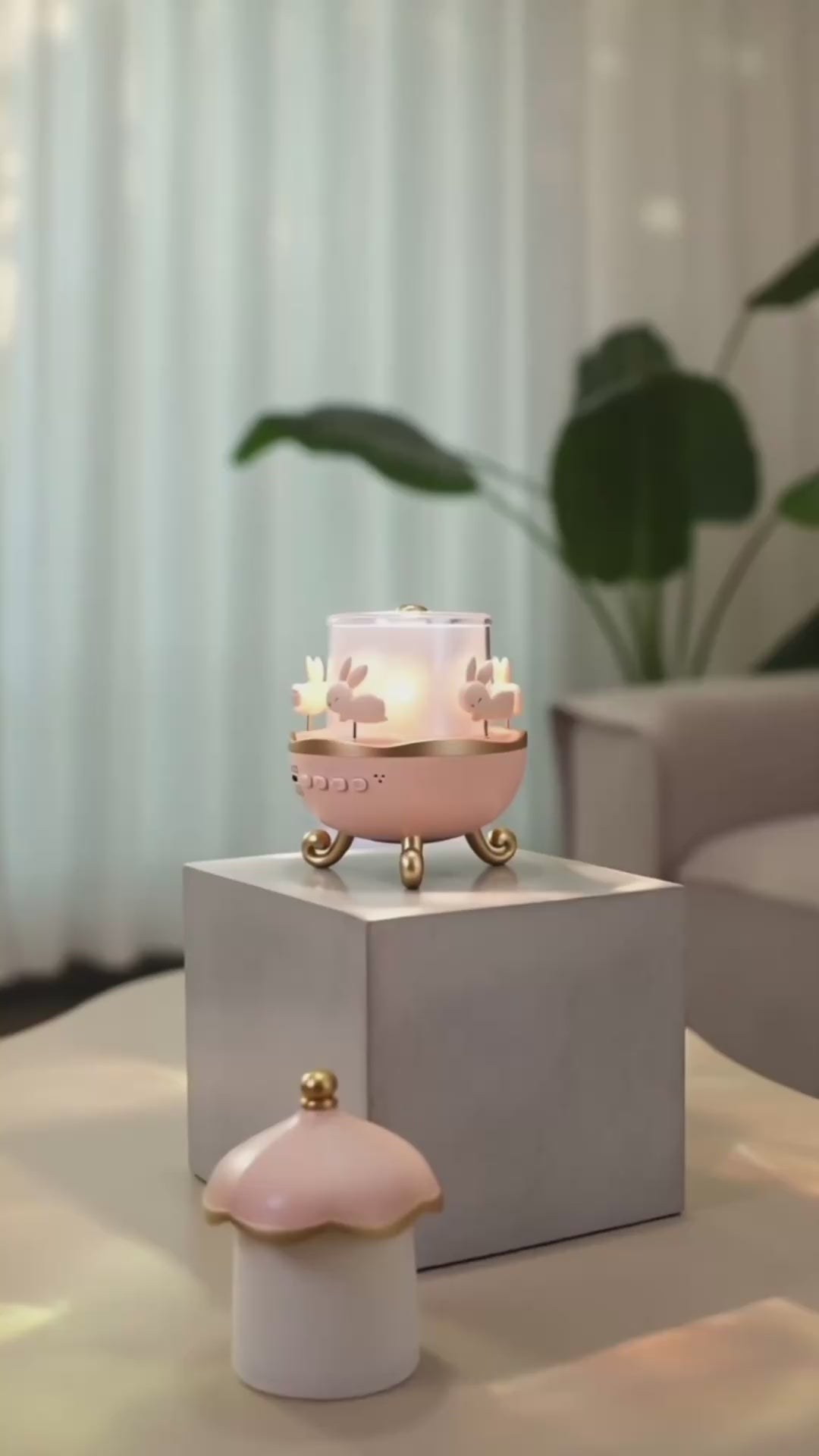 Gift box: 360° immersive night light + plush toy